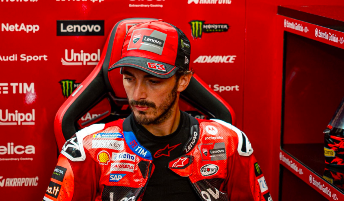 MotoGp, crolla Bagnaia: Pecco nella sabbia, Mondiale in fumo