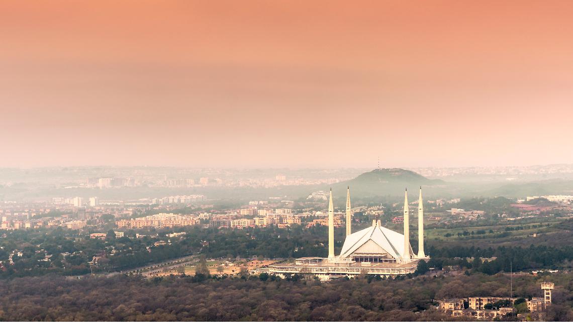 Islamabad, esplosione davanti al tribunale: la capitale ferita al cuore