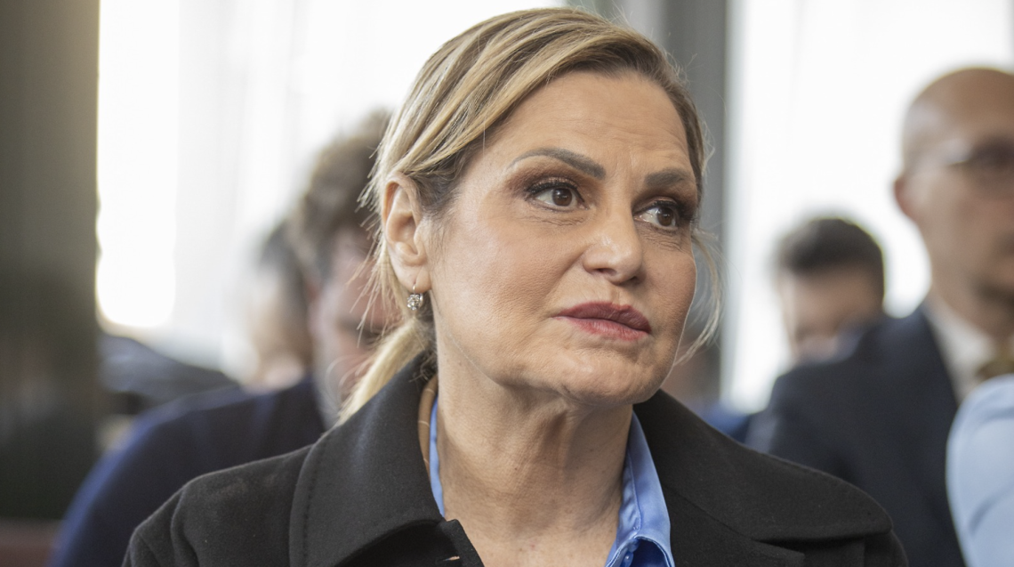 Il caso Sgarbi travolge Simona Ventura: annunciata una querela anche per la conduttrice tv