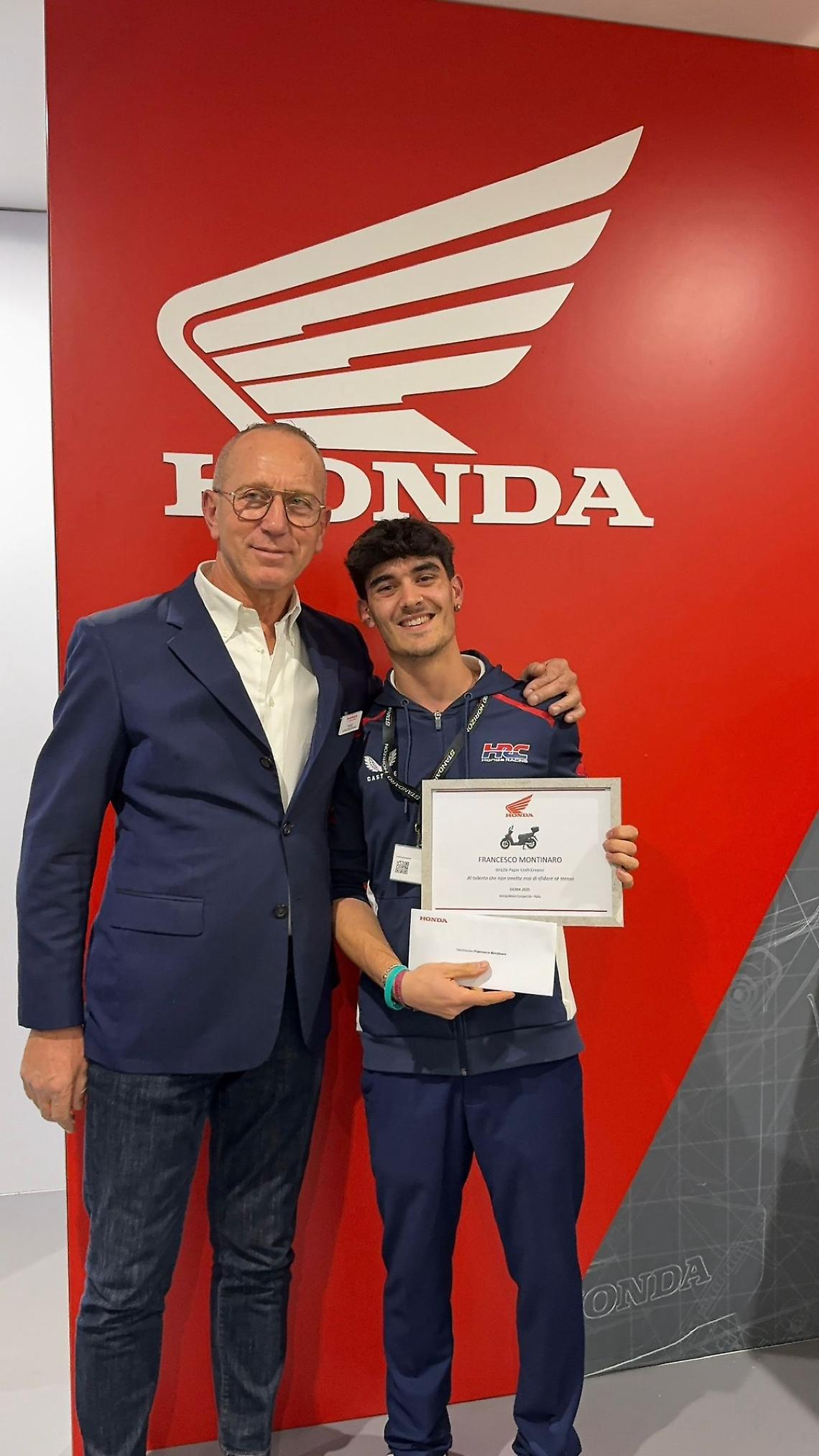 Francesco Montinaro, il meccanico che costruisce moto di carta: Honda lo premia ancora
