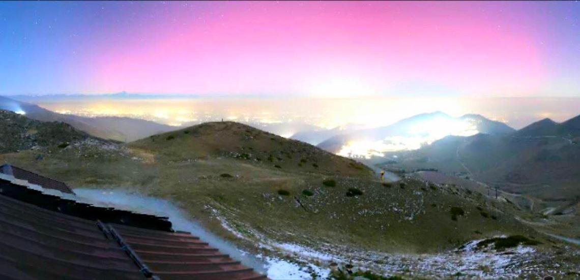 Aurora boreale illumina il Piemonte e il Canavese: da Lanzo a Prato Nevoso la magia di una notte fuori dal tempo