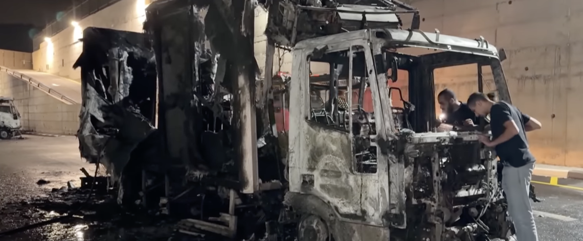 “Incendiano per farci andare via”: la nuova ondata di violenze dei coloni in Cisgiordania