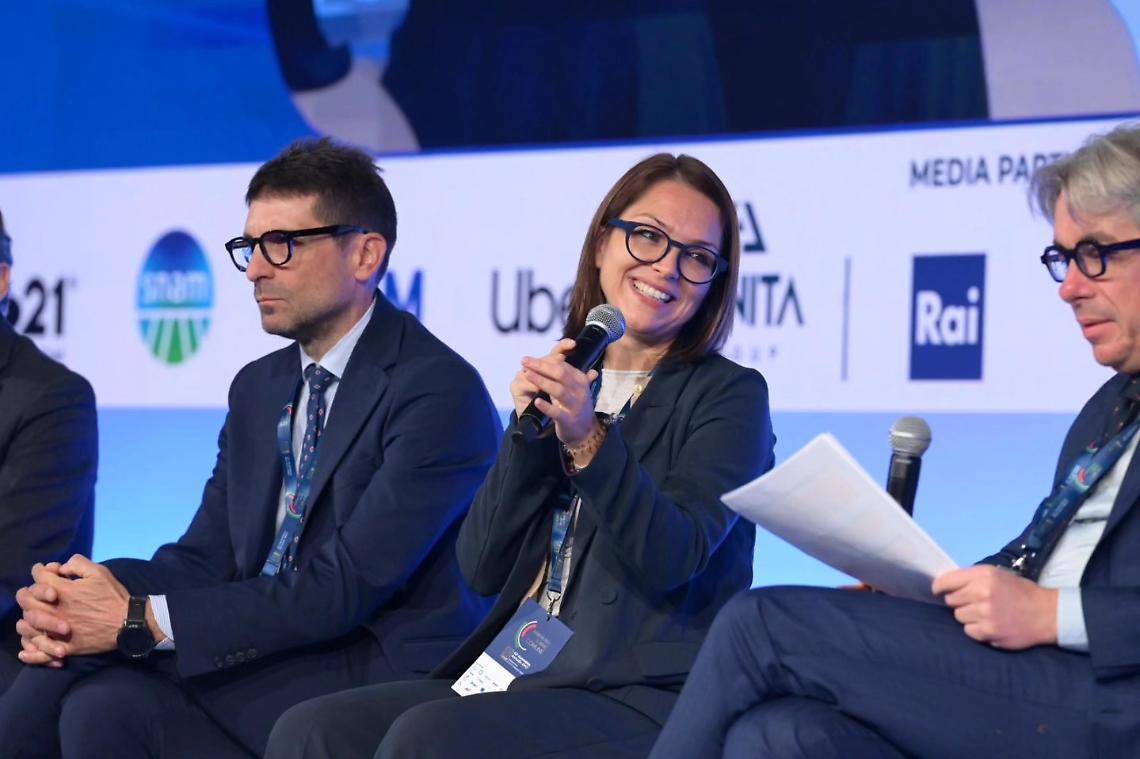 Piastra che inventa. Facebook e dintorni