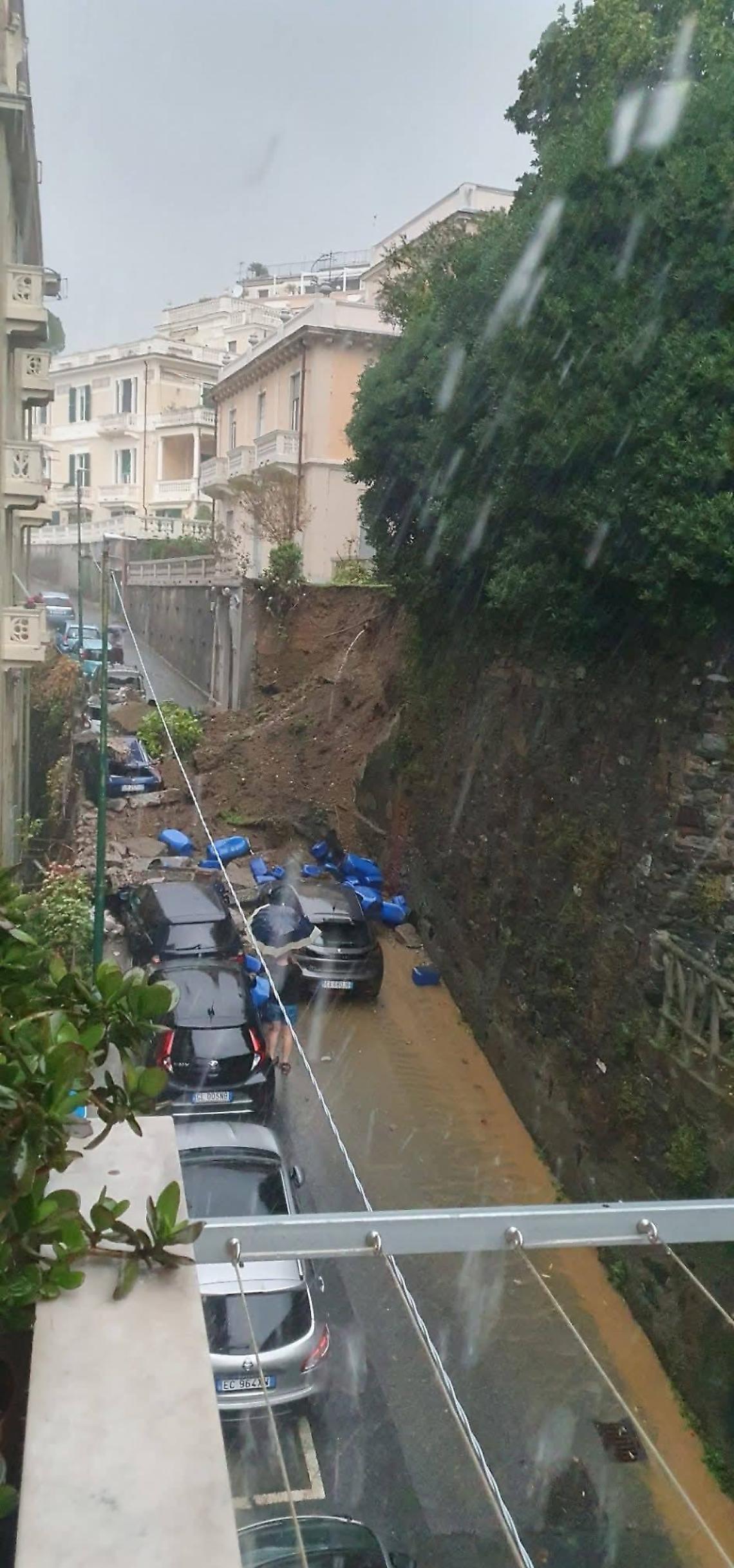 Liguria travolta dal maltempo: tromba d’aria, allagamenti e blackout