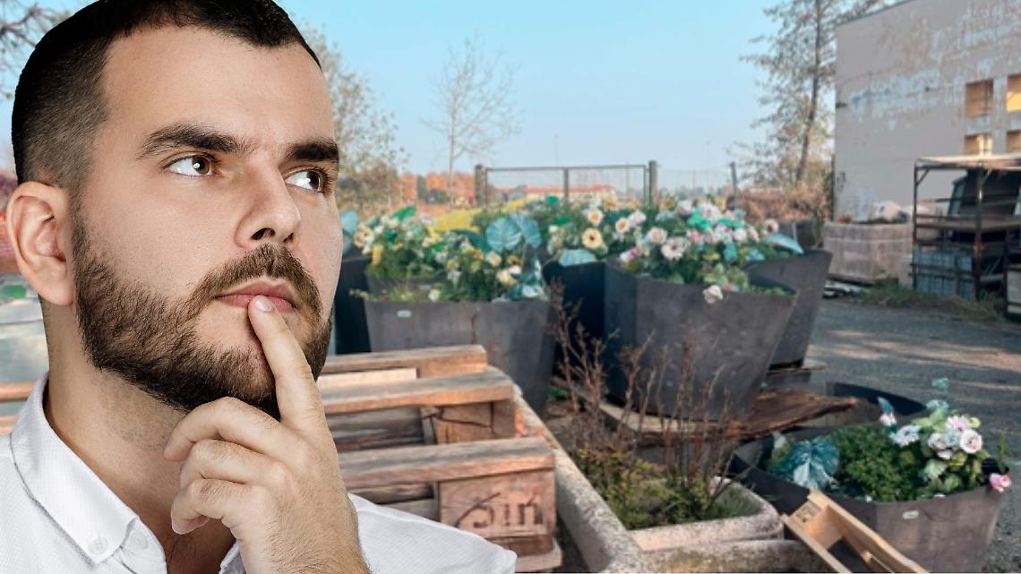 Mistero sulle panchine e sulle fioriere sparite in città. Accantonate nel deposito, ma per l'opposizione ne mancano un po'...