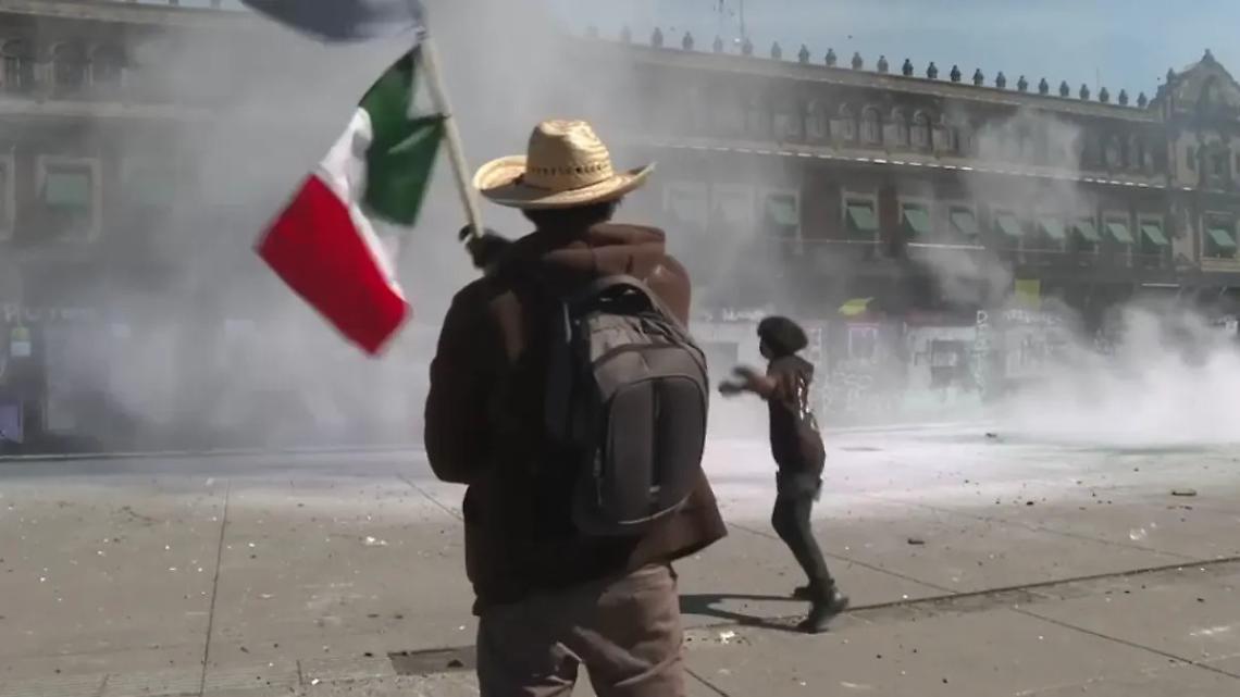 Città del Messico, la protesta che scuote il Paese: la Generazione Z sfida il Palacio Nacional