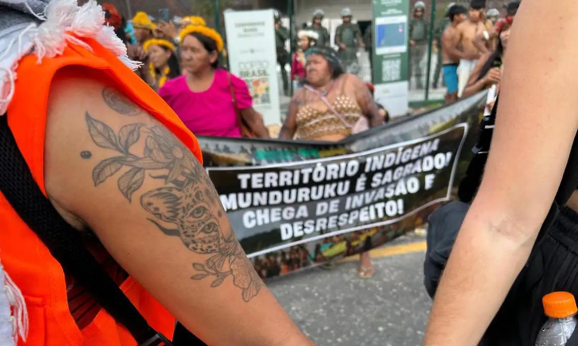 Hanno sfondato le barriere della COP30: gli indigeni del Tapajós denunciano al mondo la devastazione dell’Amazzonia