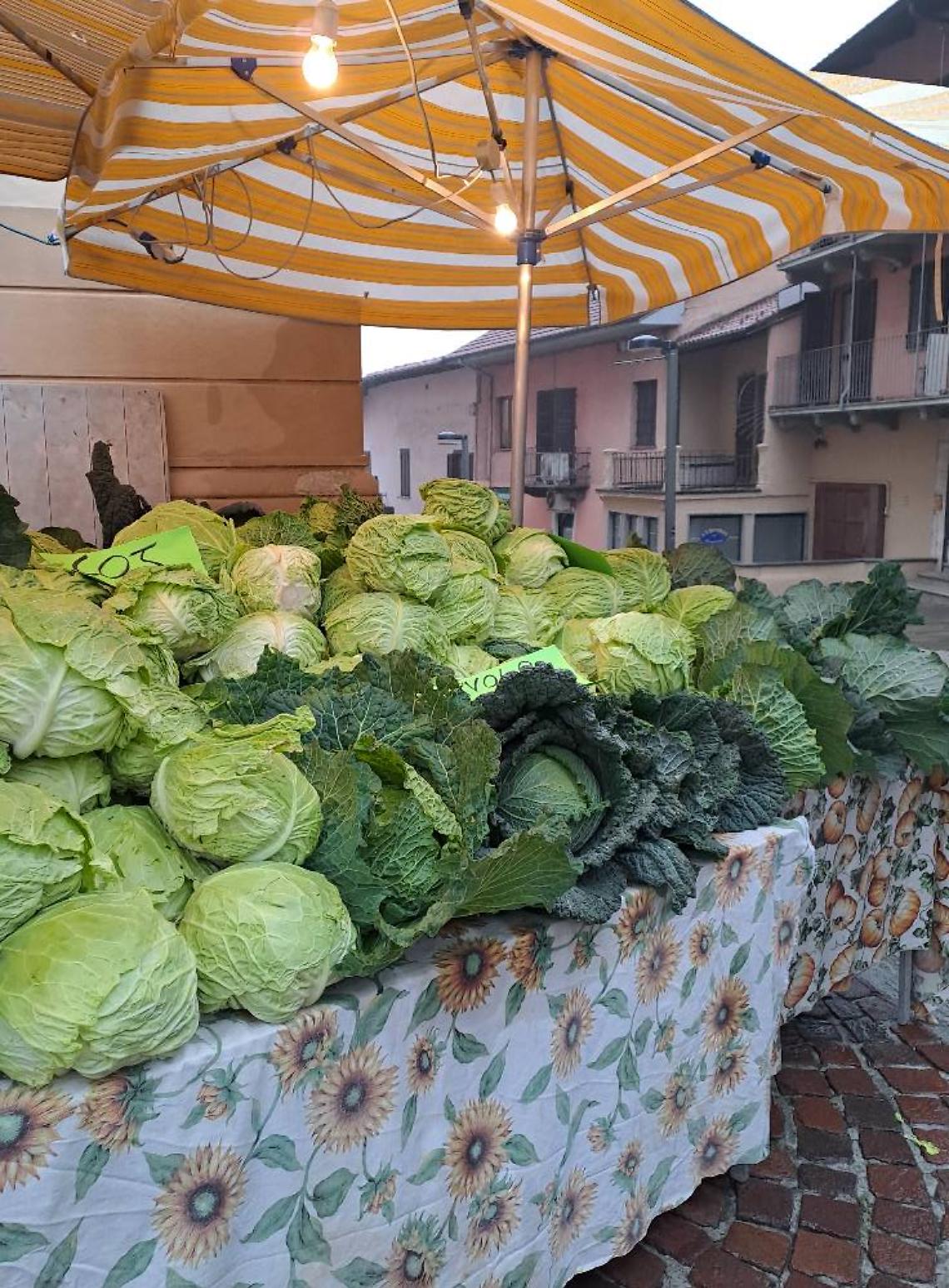 Via Roma deserta anche alla Fera dei Coj: due soli negozi rimasti e una sindaca che guarda altrove
