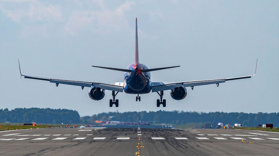 "Google" lancia "Google Flights": il motore di ricerca con IA per farti trovare biglietti aerei a prezzi imbattibili