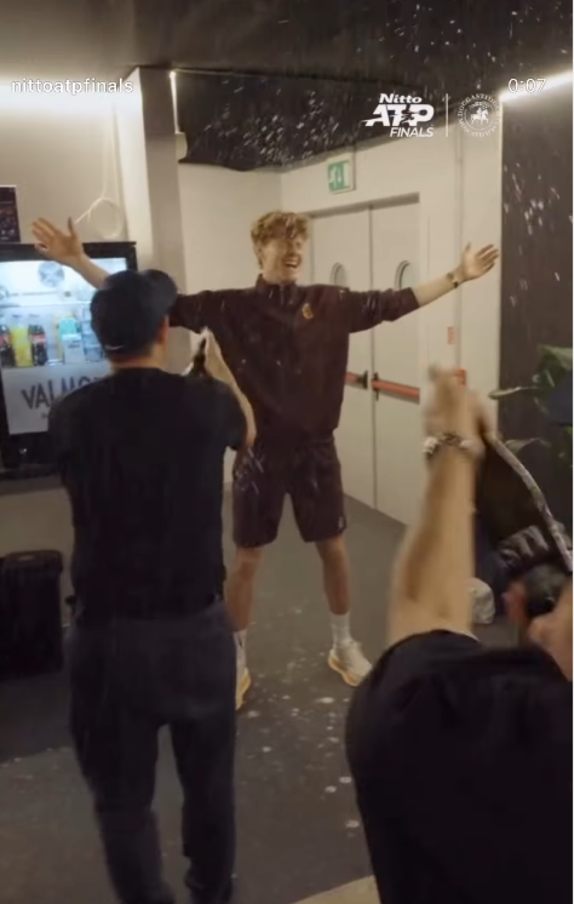 All’Asti sono neri di rabbia: Sinner li spruzza in mondovisione e i giornali scrivono Champagne