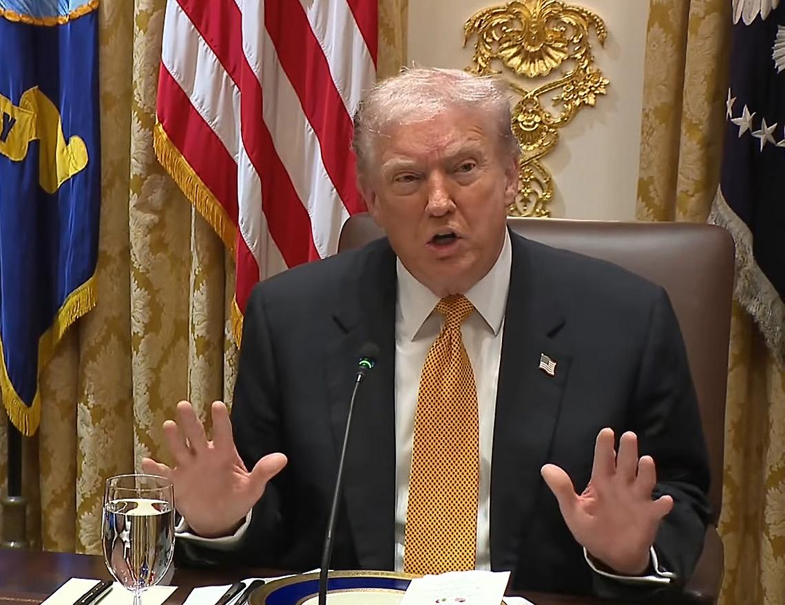 Trump alza il mirino sul Messico: “Attaccherò le narcolance”. La portaerei diventa un messaggio di guerra