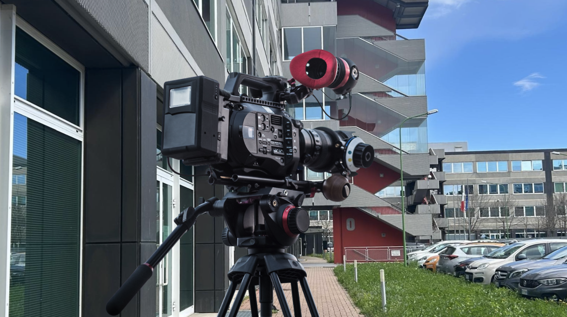 Le riprese in aula sono state vietate