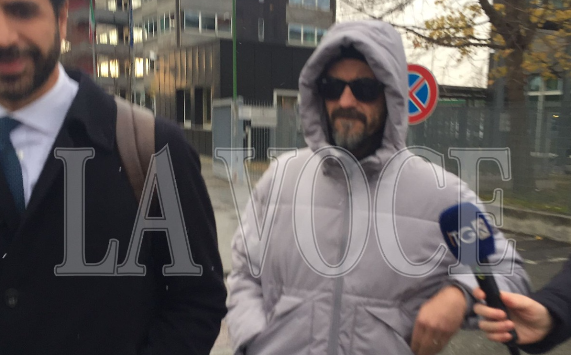 Antonio Massa davanti al Tribunale di Ivrea