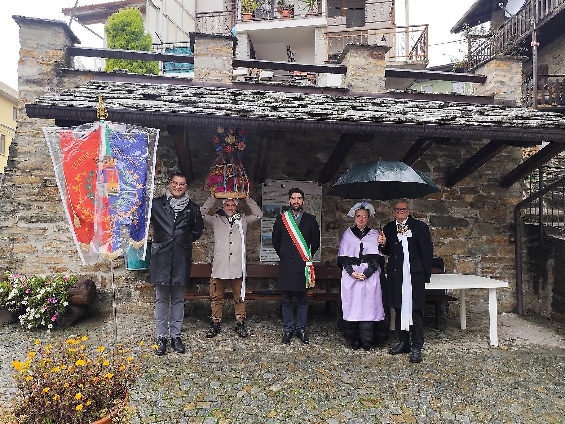 I priori, la carità e il sindaco di Monastero