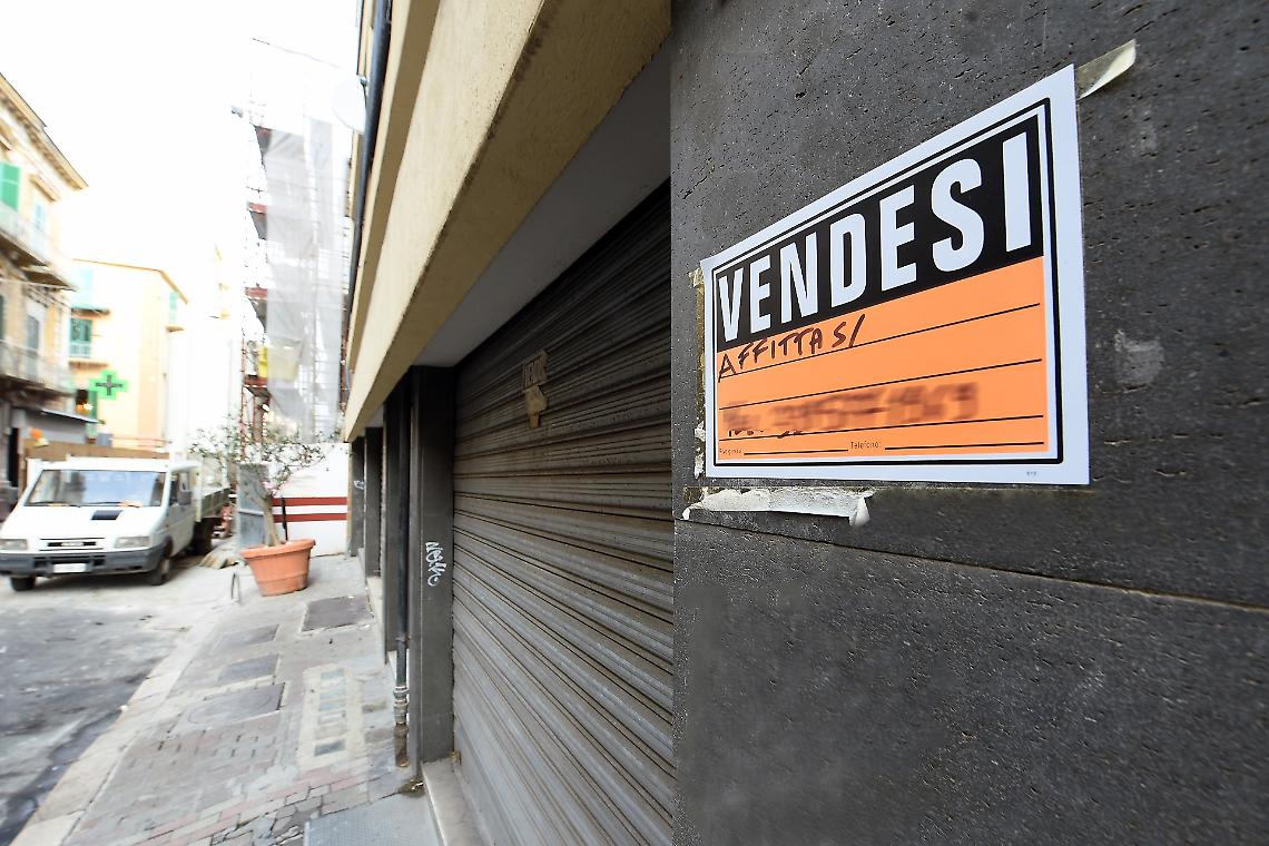  Senza negozi la città perde valore, case giù del 16%