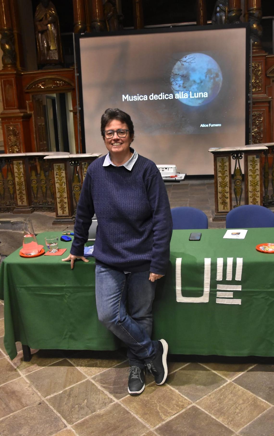 Alla luna con note e sogni: viaggio musicale tra stelle, leggende e voci perdute.