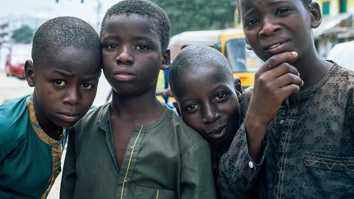 Nigeria, 315 studenti spariti nel nulla: scuola svuotata all’alba, lo Stato impotente 