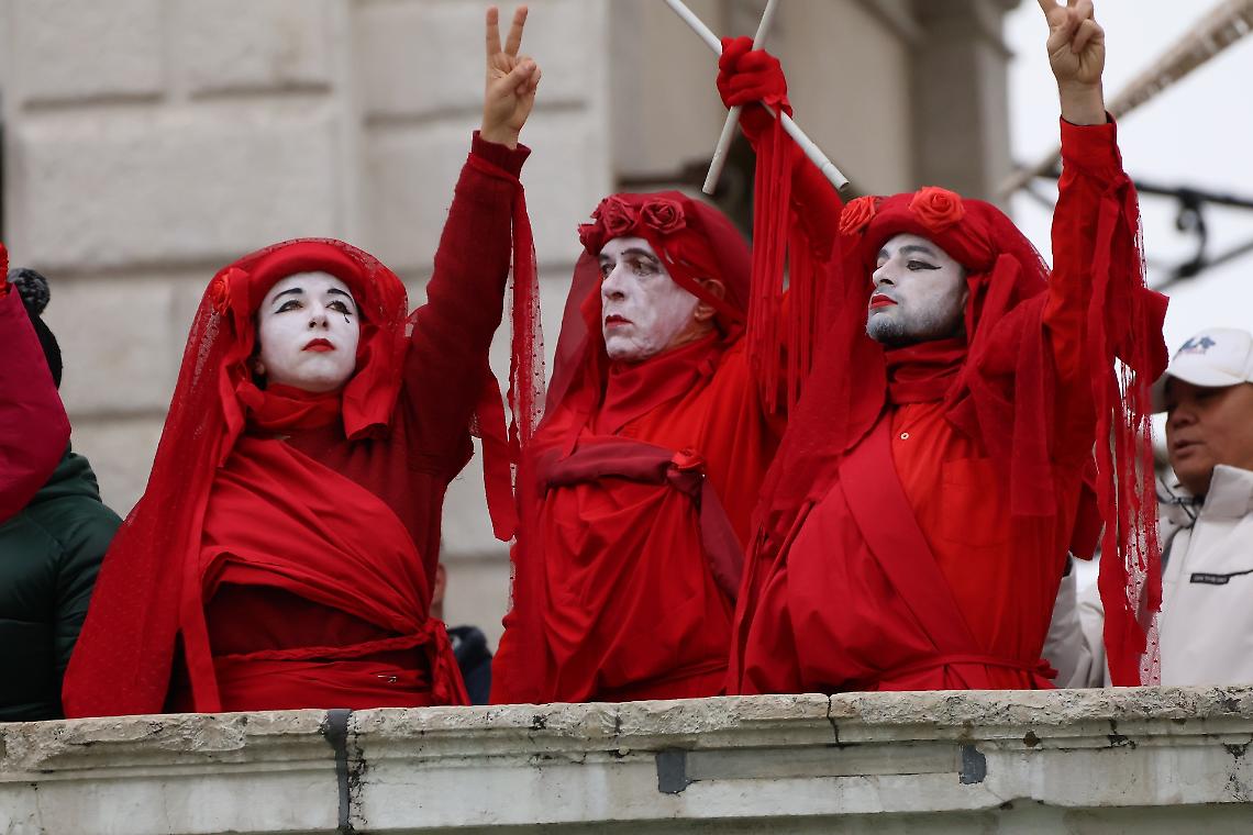 Extinction Rebellion contro il decreto sicurezza: &ldquo;Cos&igrave; si normalizza l&rsquo;arbitrio, la disobbedienza diventa un dovere&rdquo;