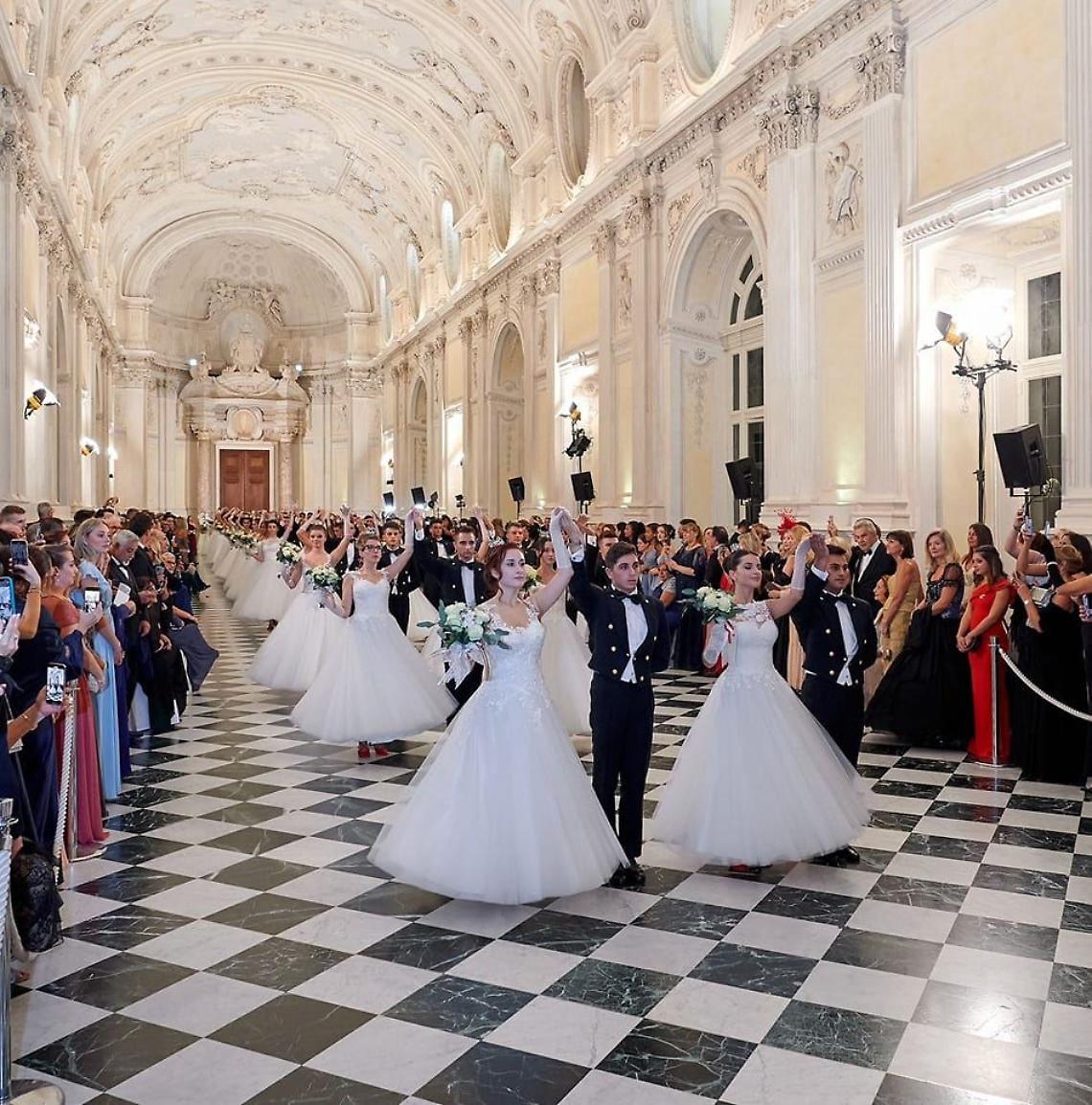 Gran Ballo della Venaria Reale: quando l’eleganza diventa impegno contro la violenza di genere
