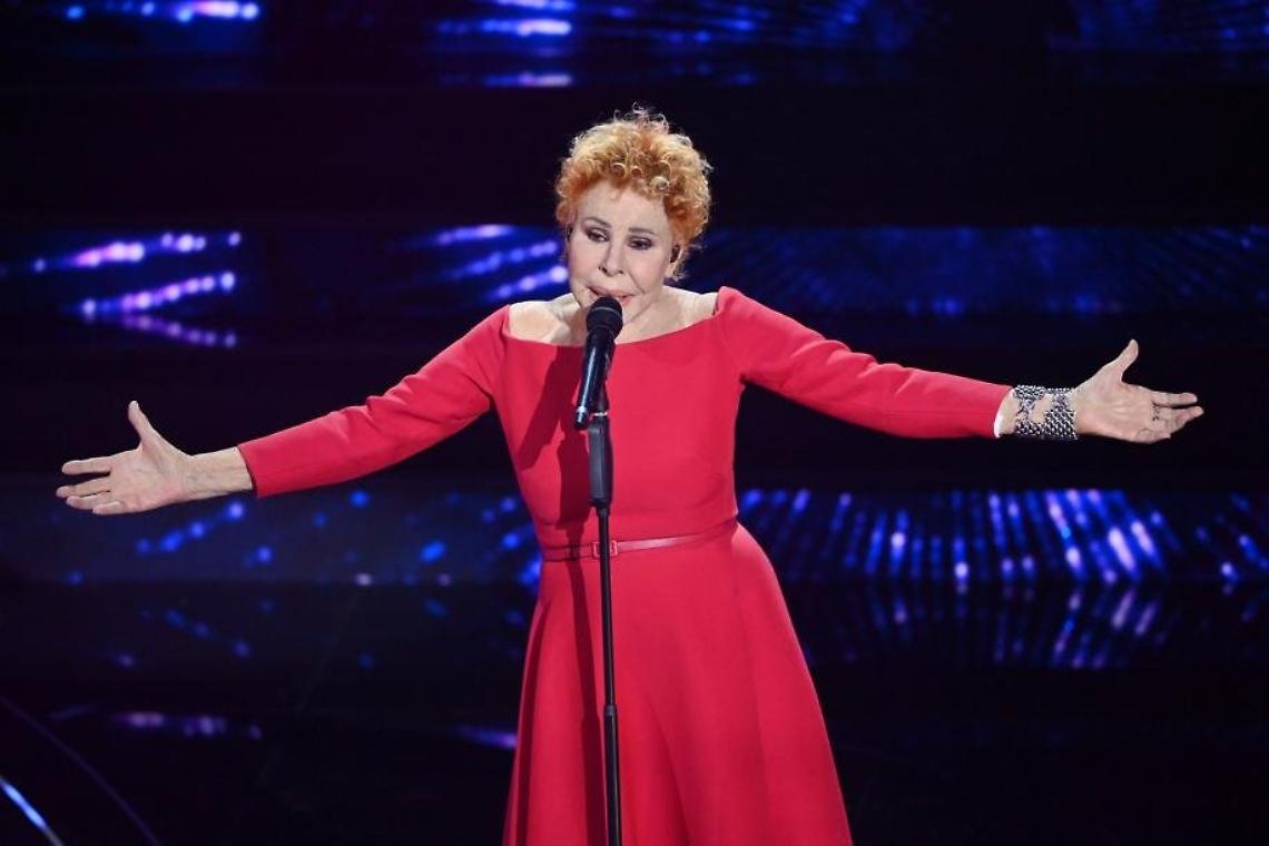 Addio a Ornella Vanoni, regina della canzone: Milano piange, Torino la saluta con fiori e parole