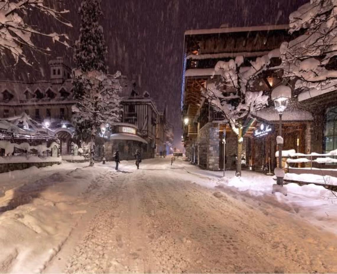 Neve sulle Alpi e nubifragi al Sud: l’Italia si blocca tra allerta valanghe, crolli e scuole chiuse a Napoli