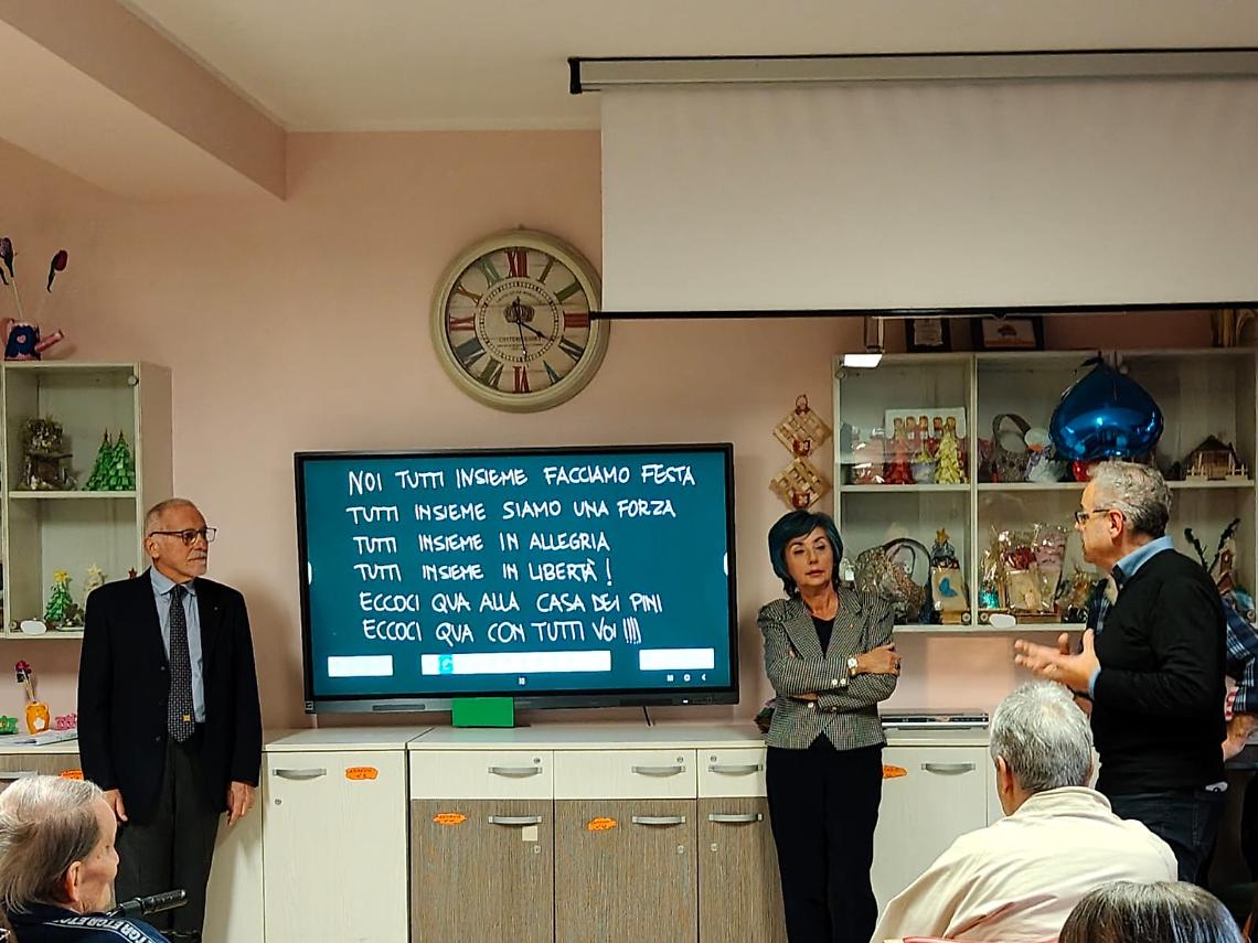 Una LIM per risvegliare i ricordi: inaugurate le nuove attrezzature alla RSA “Casa dei pini”