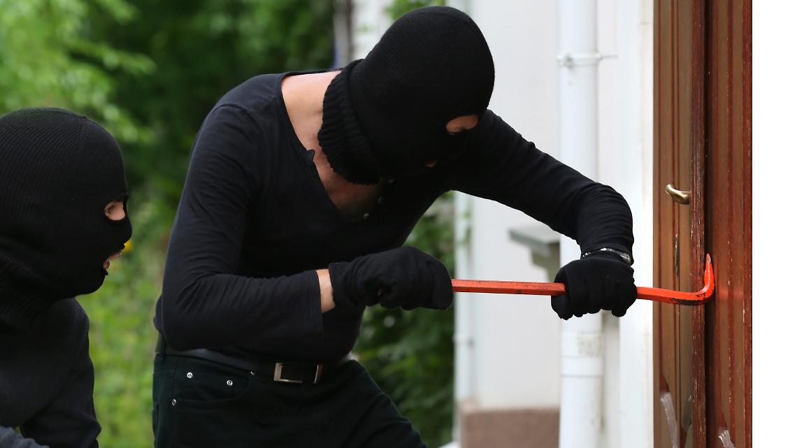 Furti a ripetizione a Volpiano: blitz in pieno giorno e residenti in allarme