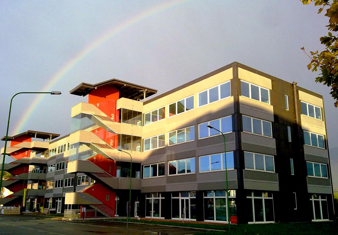 Sesso orale in bagno e masturbazioni col cronometro: maestro di canto a processo per abusi