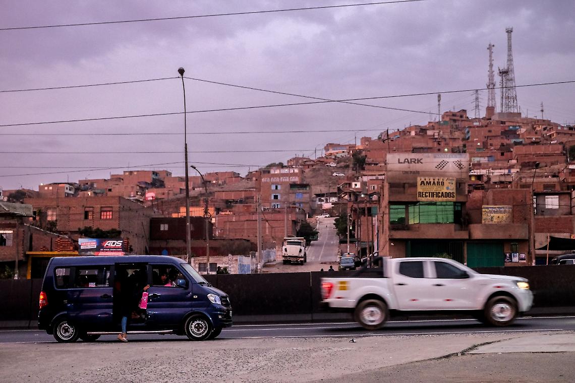 Frontiera in fiamme: il Perù militarizza Tacna per fermare la fuga dal Cile di Kast