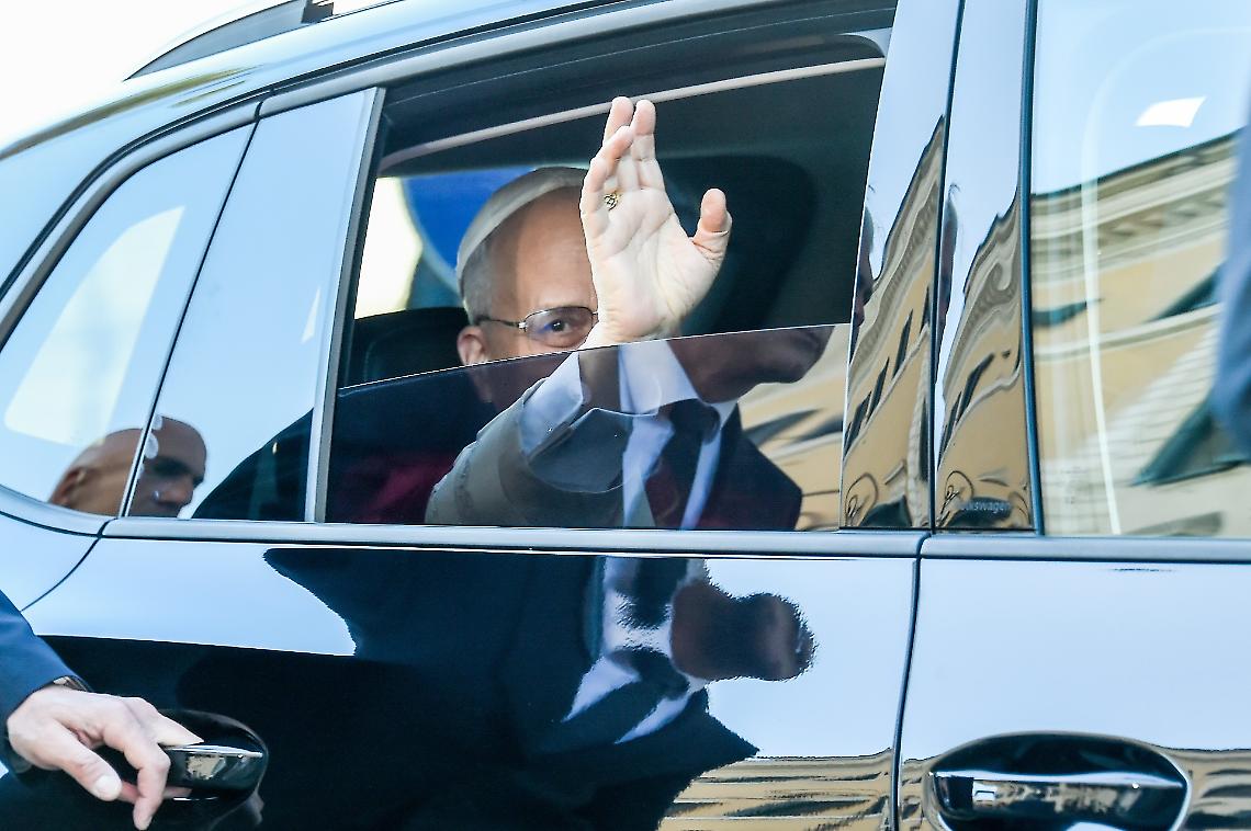 Il Libano ferito si ferma per Papa Leone XIV: pace tra macerie, silenzi e paura