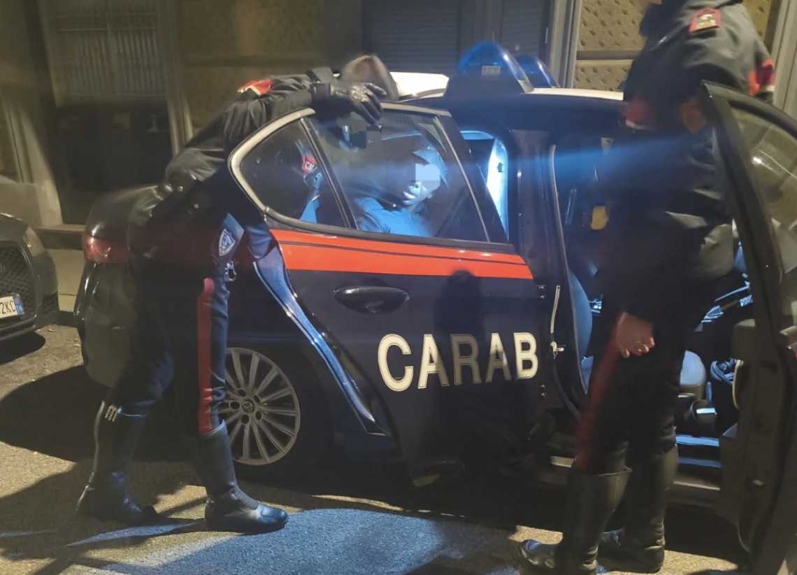 Rientra a casa e trova un estraneo dentro