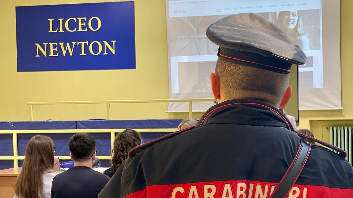 I Carabinieri al liceo Newton: incontro sulla violenza di genere