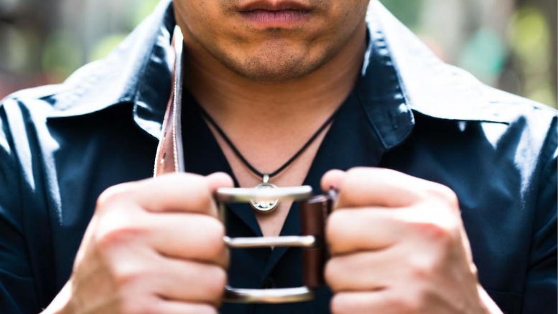 Picchia il figlio di due anni 