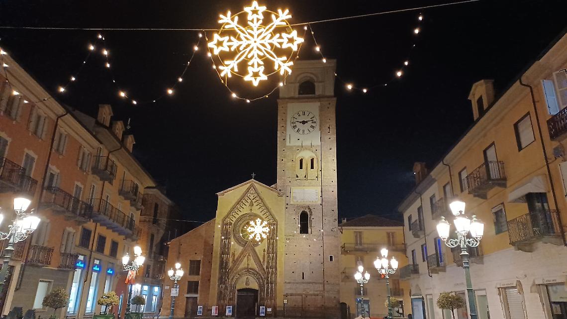 50 mila euro per luci e mapping: le strategie per il Natale servono davvero al commercio di Chivasso?