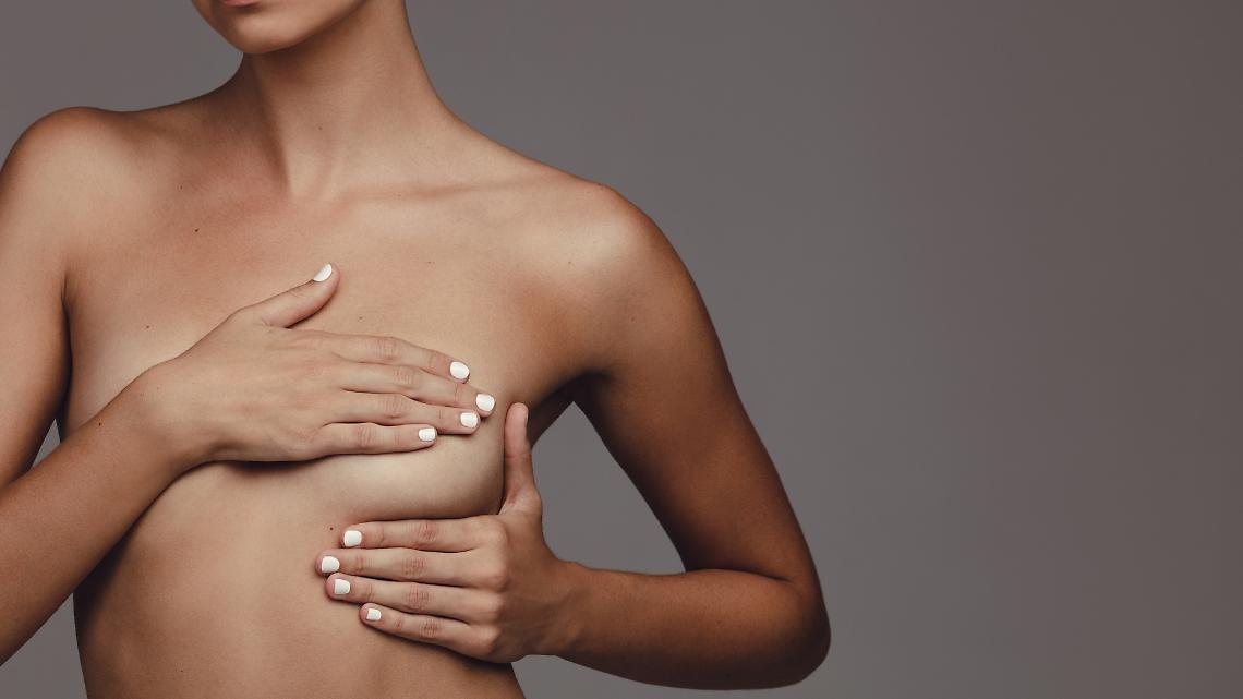 Tumore al seno avanzato: l’Italia apre all’inibitore di AKT. Perché capivasertib cambia la sequenza terapeutica