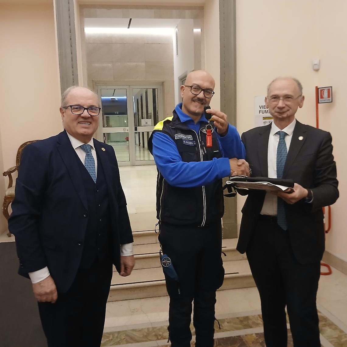 Il Rotary dona i volontari  un nuovo ambulatorio mobile dopo il furto