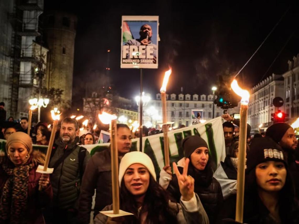 Fiaccolata a Torino per l’imam Shahin