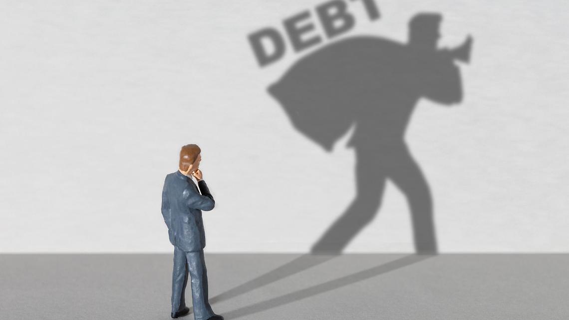 Fabbrica svuotata e milioni spariti