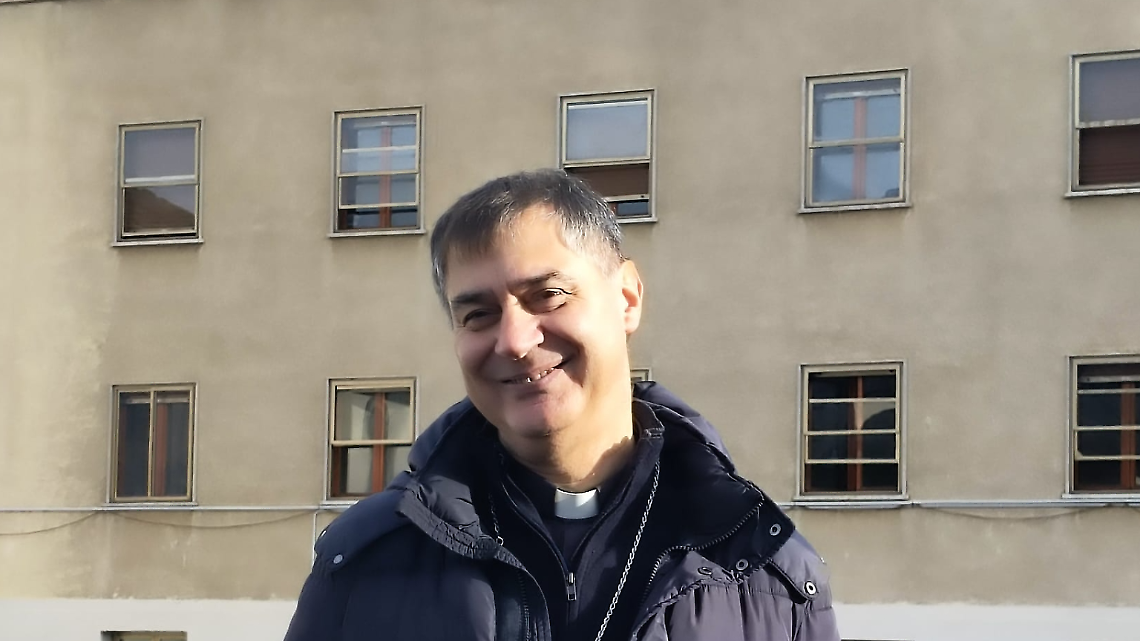 Il cardinal Repole in visita al Rifugio “Massi” di Oulx: il centro che accoglie i migranti della rotta alpina