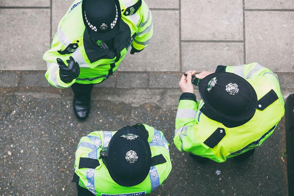 Crumble contro la Corona: la protesta più britannica dell’anno manda in tilt la Torre di Londra