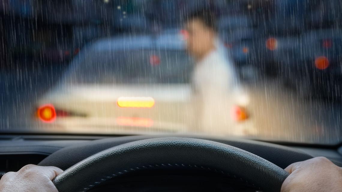 Sessantenne investito sulle strisce alla statale 565: traffico bloccato e indagine dei carabinieri a Ivrea