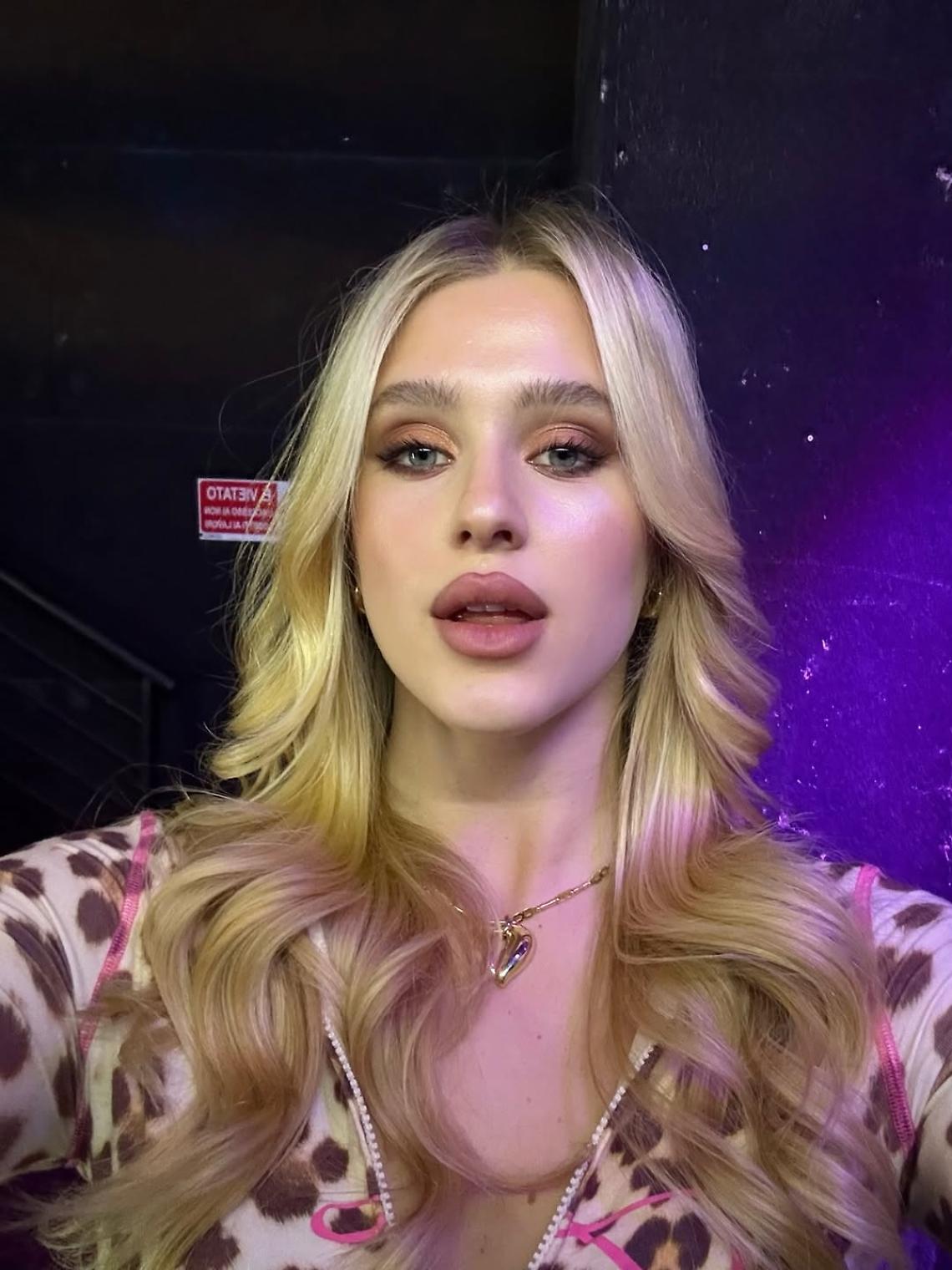 Isobel Kinnear, la scommessa preserale di Canale 5: sarà la nuova Samira?