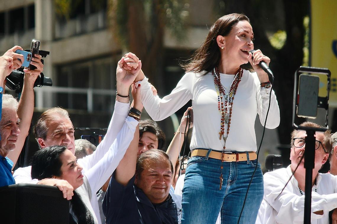 La fuga e il ritorno: la diaspora venezuelana si rialza con Maria Corina Machado e il Nobel che fa tremare Maduro