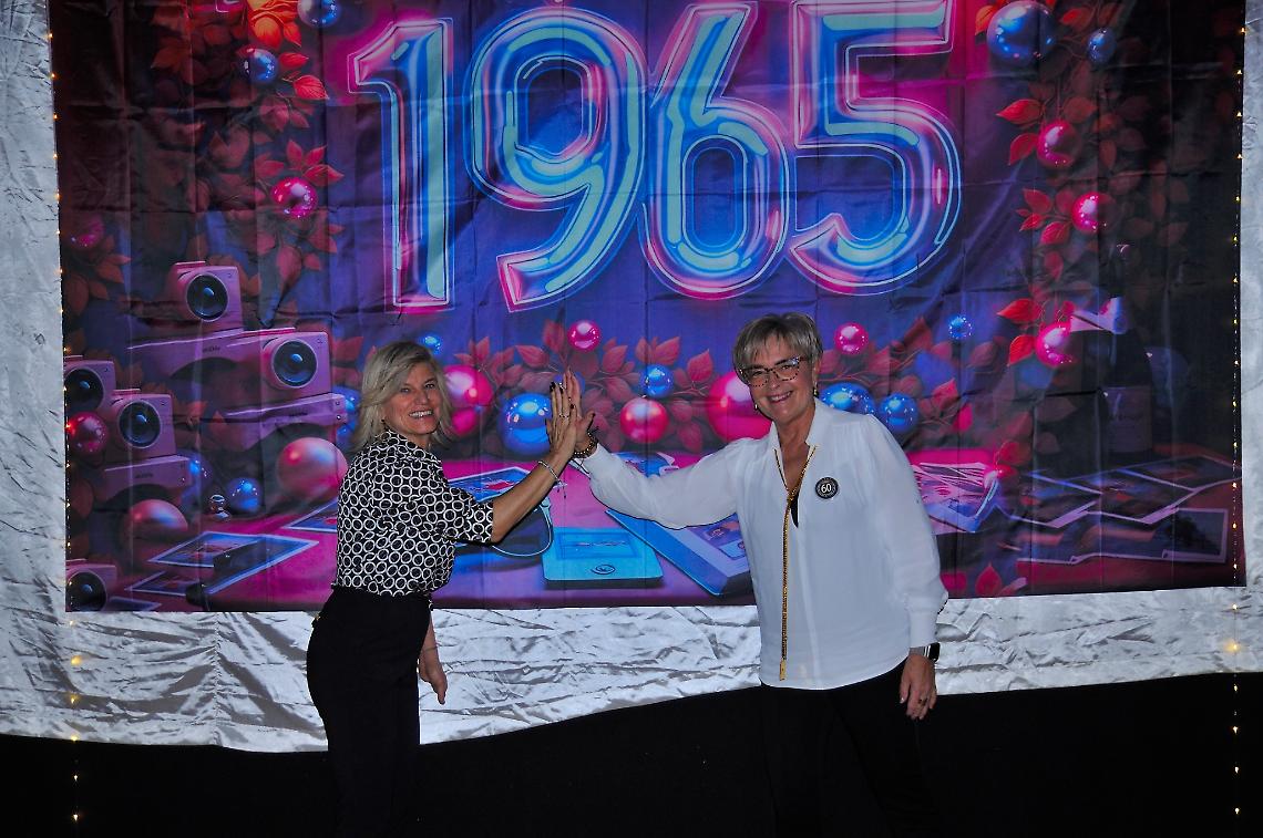 Dal WhatsApp “Noi del 65” a una festa da cento persone: la Leva del ’65 riempie il Palaeventi (FOTO)