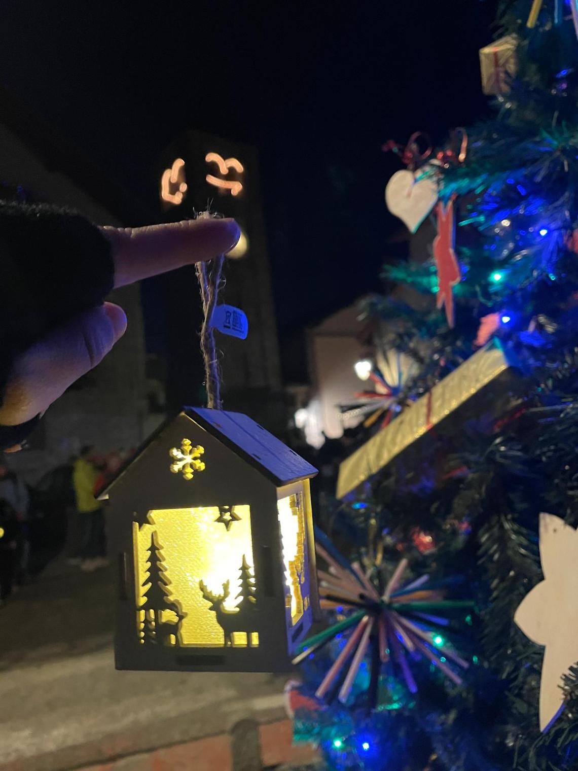 Con "Accendi l'Albero" è ufficialmente iniziato il periodo natalizio in Valle Tesso