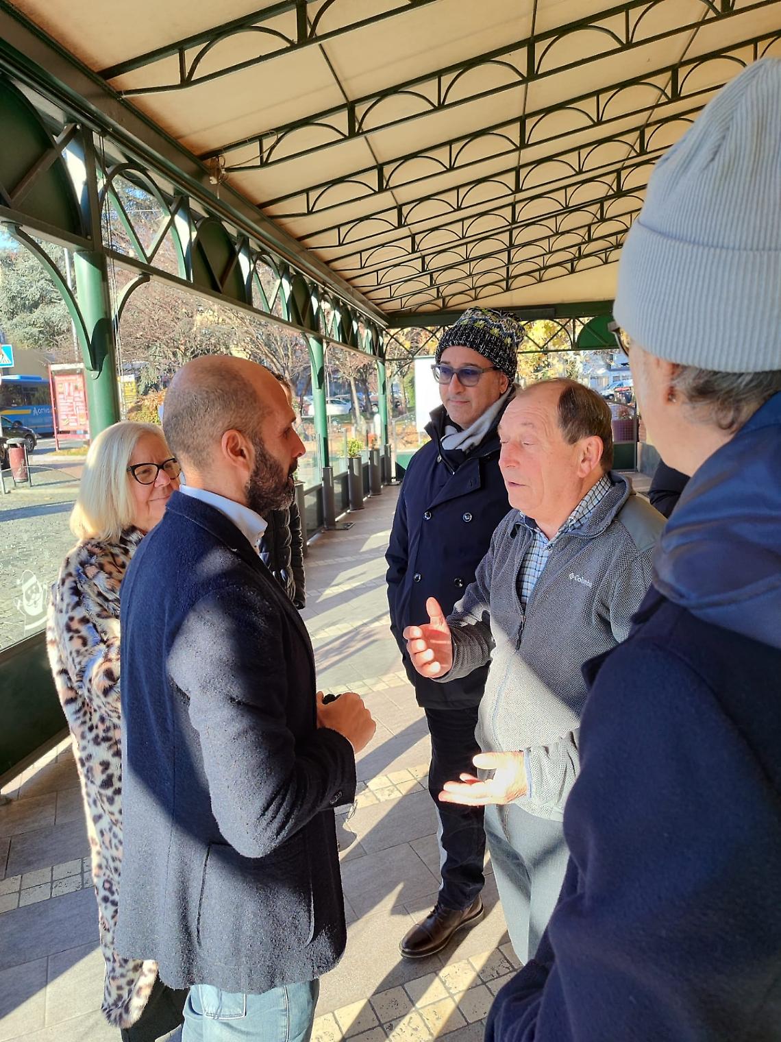 Sopralluogo alla stazione di Ivrea: promesse, degrado e il barista che resiste