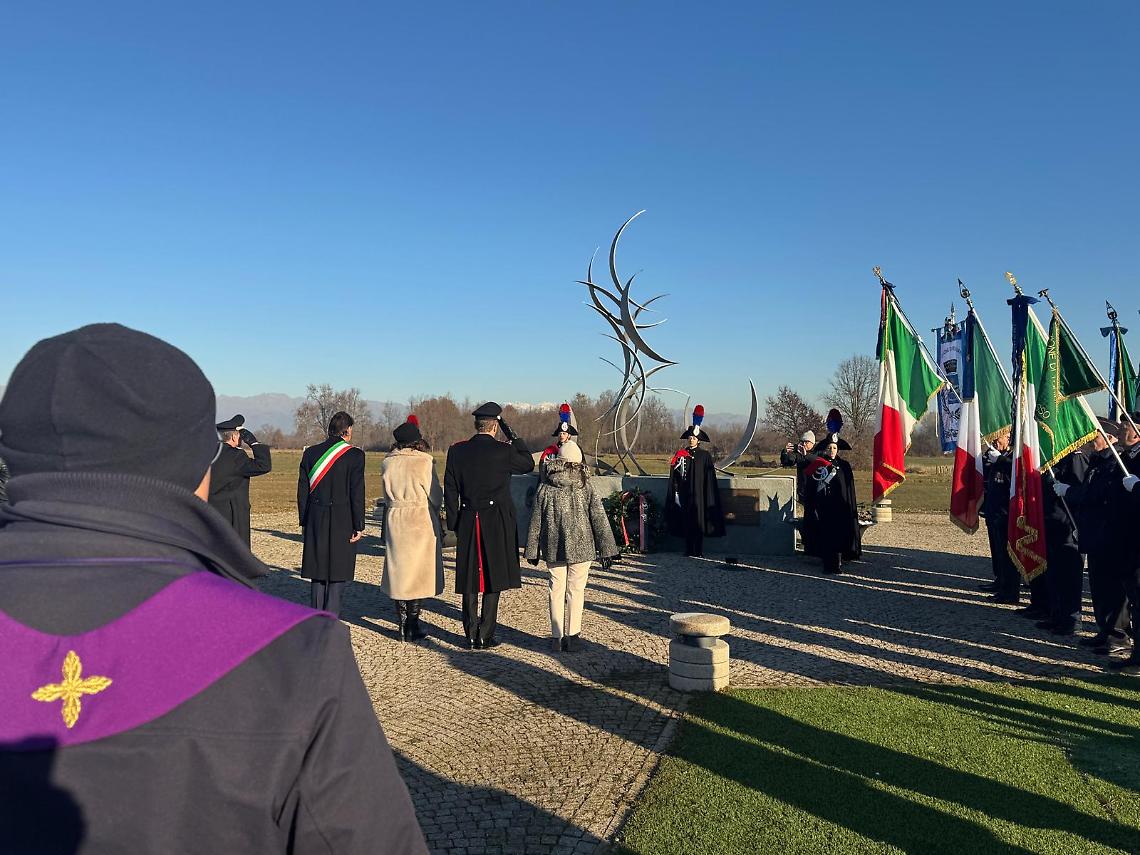 Volpiano ricorda i quattro carabinieri caduti: corona d&rsquo;alloro e silenzio in via Brandizzo
