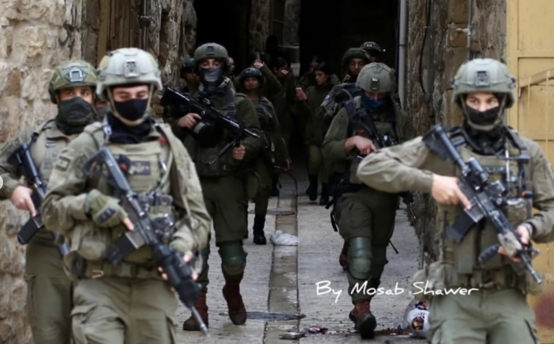 Gaza, la tregua che non esiste: camion fermi, ostaggi a met&agrave; e morti anche durante il cessate il fuoco