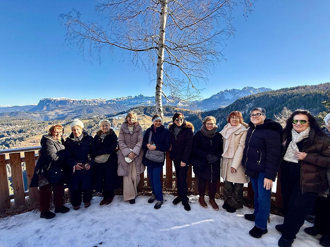 Sessantaquattro fedeli da San Mauro in Alto Adige tra mercatini, santuari e Dolomiti