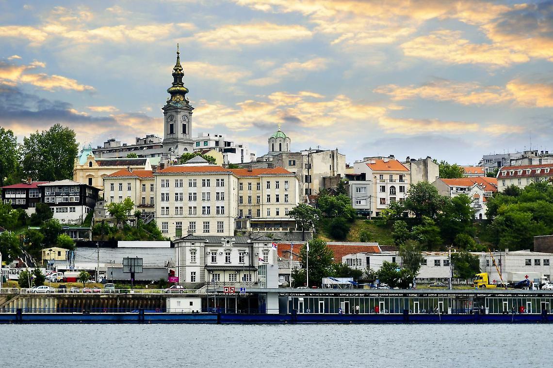 Belgrado, il General&scaron;tab venduto? Un ministro incriminato, documenti falsi e l&rsquo;hotel di Kushner sulle rovine della guerra